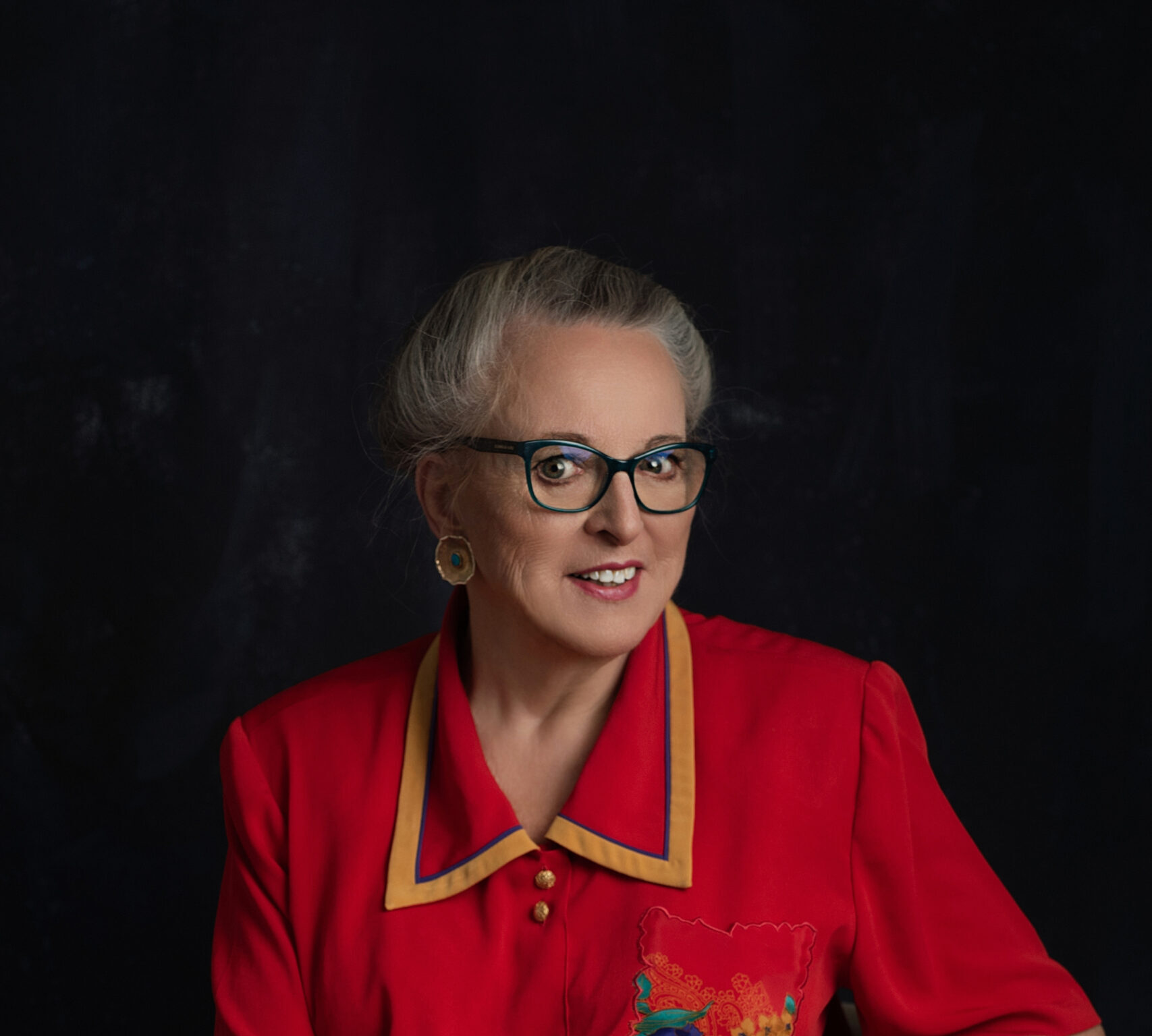 Head and shoulders shot of Liza Jones